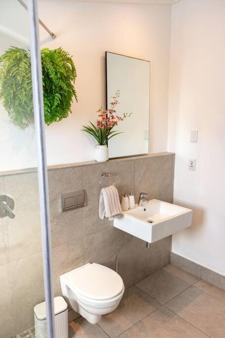 Hermanus Waterfront, Sea View Apartment With Balcony Eksteriør bilde