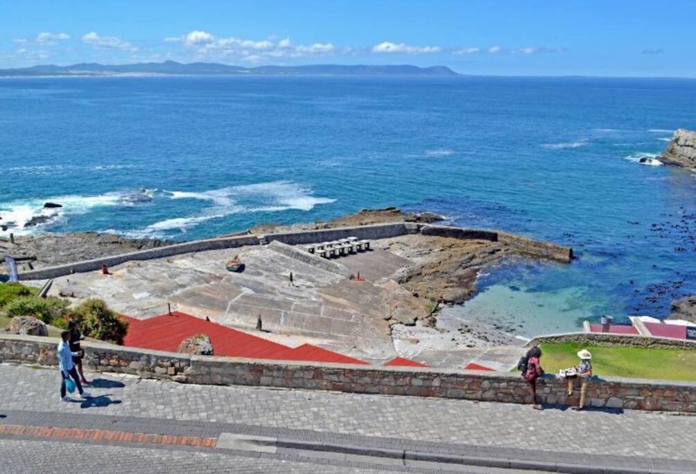Hermanus Waterfront, Sea View Apartment With Balcony Eksteriør bilde